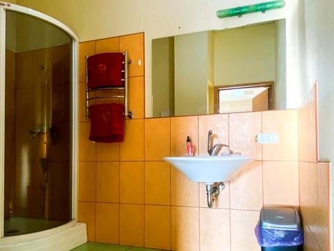 комерційна за адресою Королеви Єлизавети ІІ вул. (Глинки), 1