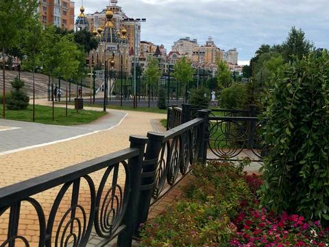 коммерческая по адресу Владимира Ивасюка просп. (Героїв Сталінграду), 4