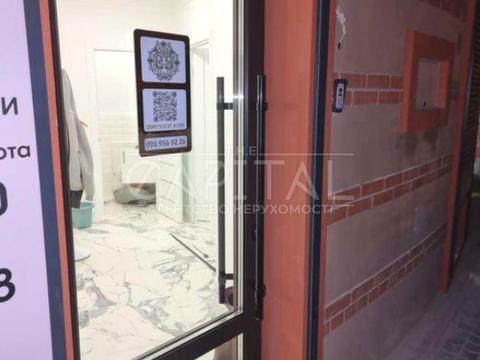 комерційна за адресою Лесі Українки бульв., 30-Б