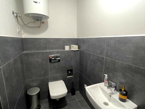 комерційна за адресою Героїв УПА вул., 73б