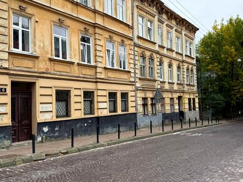 комерційна за адресою Олександра Архипенка вул. (), 6