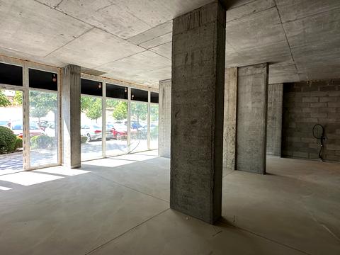 комерційна за адресою Університетська вул., 1г