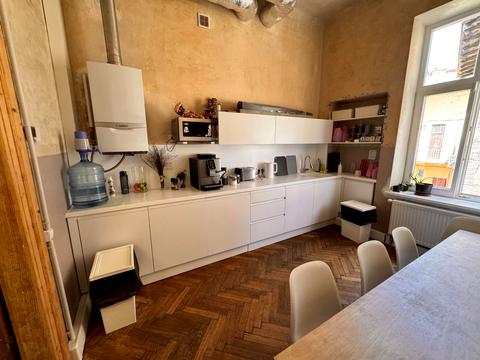 комерційна за адресою Івана Франка вул., 3