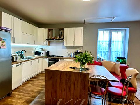 будинок за адресою смт. Брюховичі, Ряснянська вул.