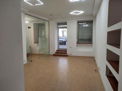 коммерческая по адресу Веры Холодной пл., 1