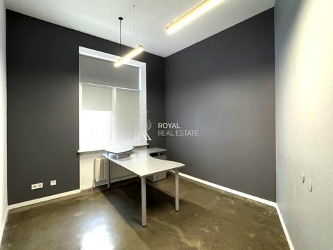 комерційна за адресою Лаврська вул. (Січневого Повстання), 16