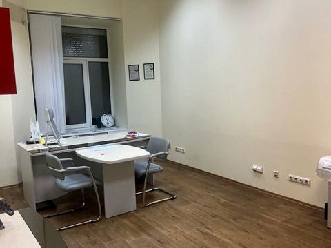 комерційна за адресою 93-ї Холодноярської Бригади вул., 8а