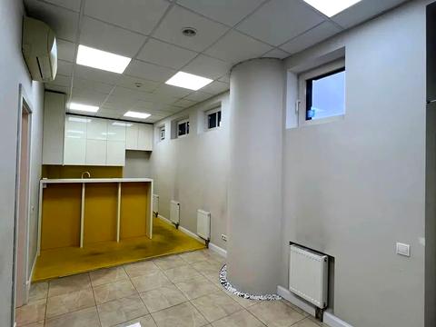 комерційна за адресою Володимирська вул., 40