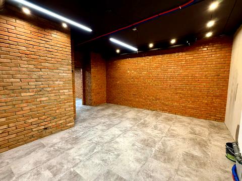 комерційна за адресою Костянтинівська вул., 75