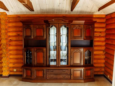 комерційна за адресою Лісова, 1