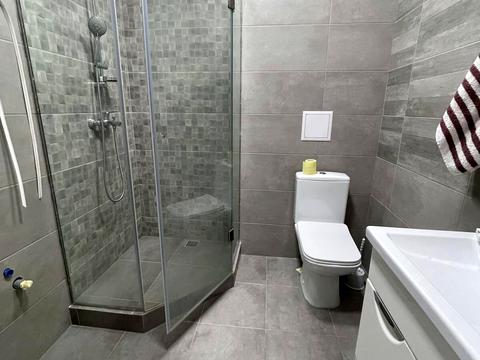 квартира за адресою Братська вул., 12