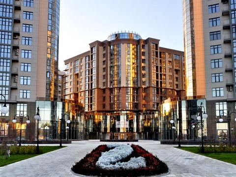 паркомісце за адресою Андрія Верхогляда вул. (Михайла Драгомирова), 17-Б