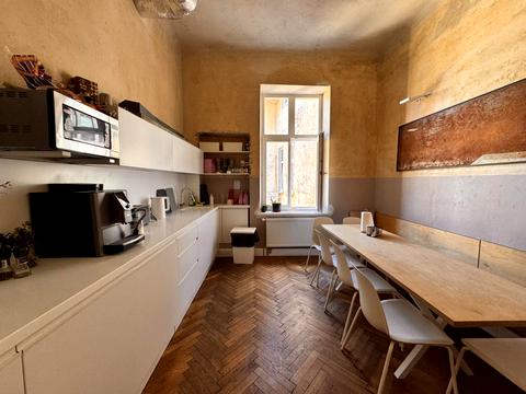 комерційна за адресою Івана Франка вул., 3