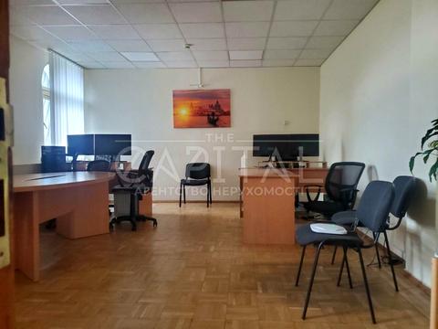 комерційна за адресою Стрілецька вул., 4-6