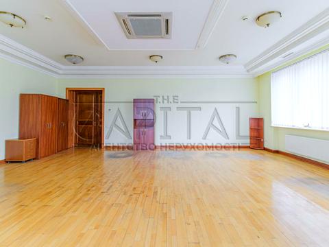 комерційна за адресою Липська вул., 10