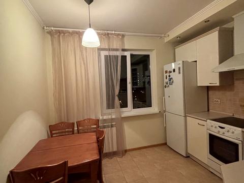 квартира за адресою Анни Ахматової вул., 16-В