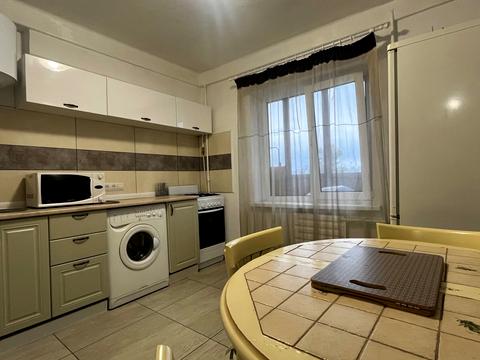 квартира за адресою Богатирська вул., 2
