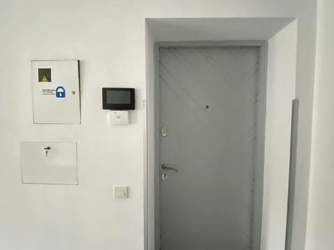 комерційна за адресою Межигірська вул., 56/50