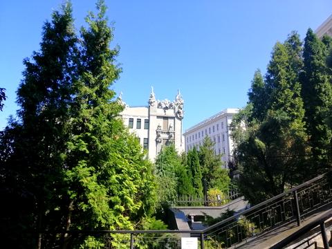 комерційна за адресою Банкова вул., 12