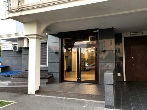 комерційна за адресою Воскресенська вул., 12-В