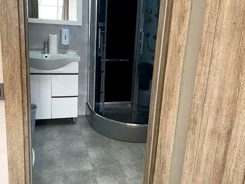 комерційна за адресою Кловський узвіз, 7a