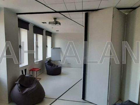 комерційна за адресою Вацлава Гавела бульв. (Івана Лепсе), 6