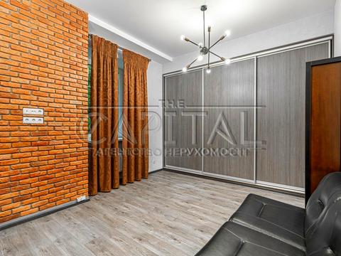 комерційна за адресою Воздвиженська вул., 42