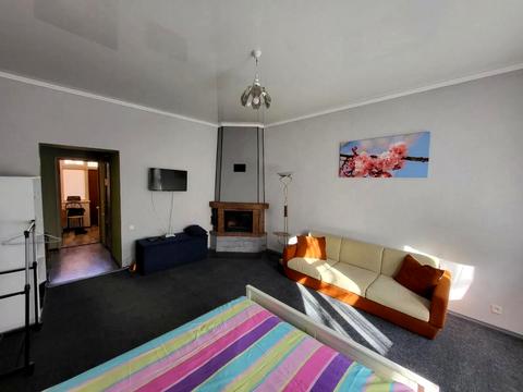 квартира за адресою Рене Декарта вул., 7