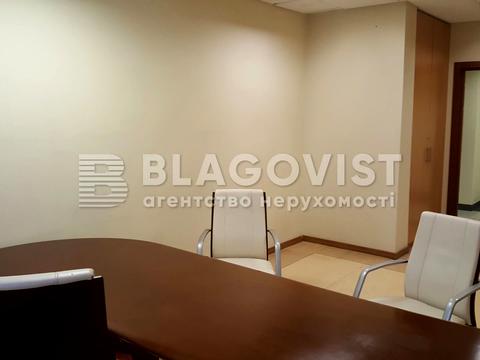 комерційна за адресою Спортивна пл., 3