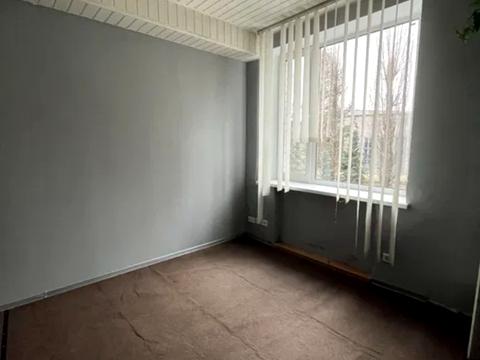 комерційна за адресою Добровольців пров., 17