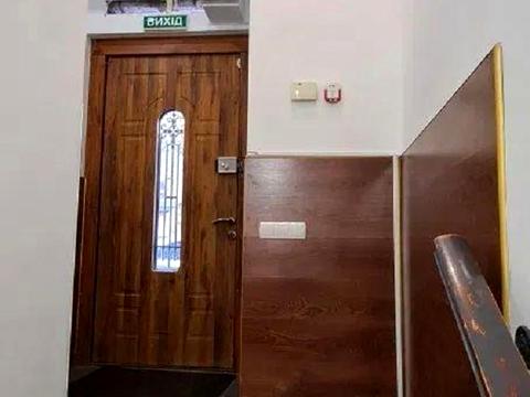 комерційна за адресою Оболонська вул., 9