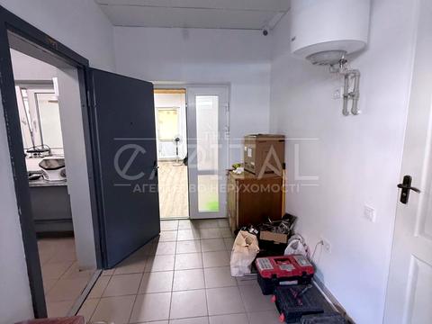 комерційна за адресою Гната Юри вул., 7