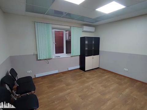 комерційна за адресою Героїв Крут вул. (Червоних Курсантів), 4в
