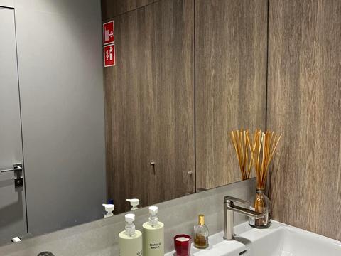 комерційна за адресою Андрія Верхогляда вул. (Михайла Драгомирова), 1-20