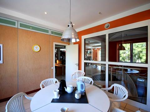 коммерческая по адресу пл. Соборна, 7б