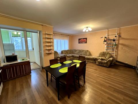 квартира за адресою Анни Ахматової вул., 33