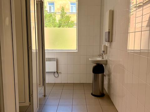 комерційна за адресою Канатна вул., 22