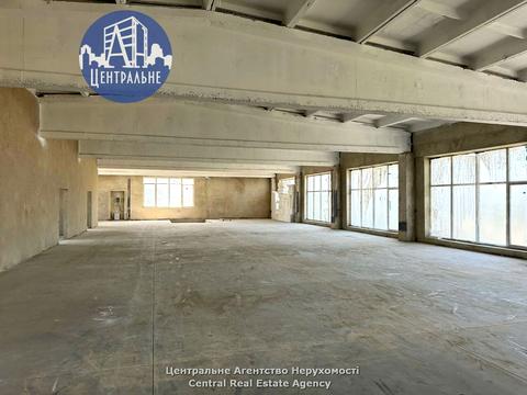комерційна за адресою Комунальників вул., 2