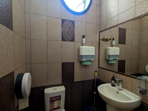 комерційна за адресою Квітнева вул., 4