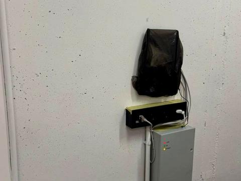 коммерческая по адресу Дніпровська наб., 17