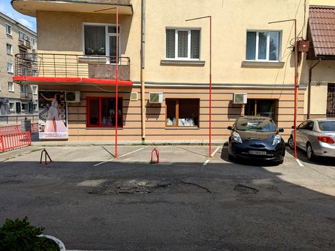комерційна за адресою Замкова, 7