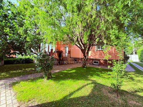 дом по адресу Листопадная ул.