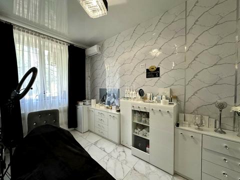 комерційна за адресою Будівельників бульв., 1