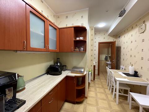 комерційна за адресою Добровольців вул. (Маршала Говорова), 18