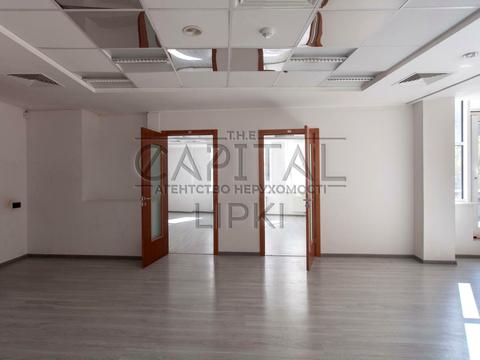 комерційна за адресою Дмитрівська вул., 92