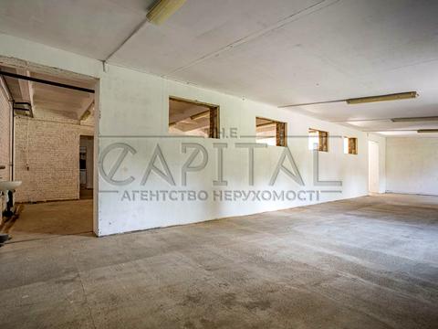 коммерческая по адресу Шкільна, 1