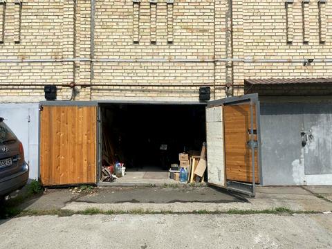 паркомісце за адресою Олександра Кониського вул., 64-68