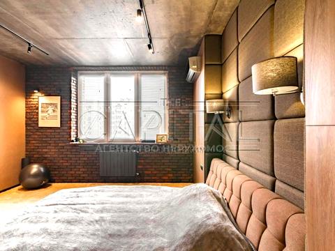 квартира за адресою Анни Ахматової вул., 30