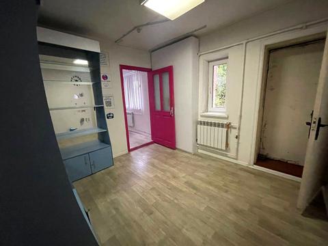 комерційна за адресою Металургів просп., 15