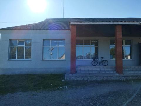 комерційна за адресою Центральна, 1
